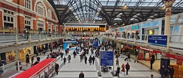 Crowded Liverpool Street Station with daily commuters in London.
